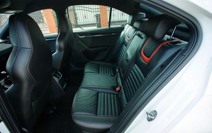 Skoda Octavia cena 64900 przebieg: 224000, rok produkcji 2016 z Borne Sulinowo małe 704